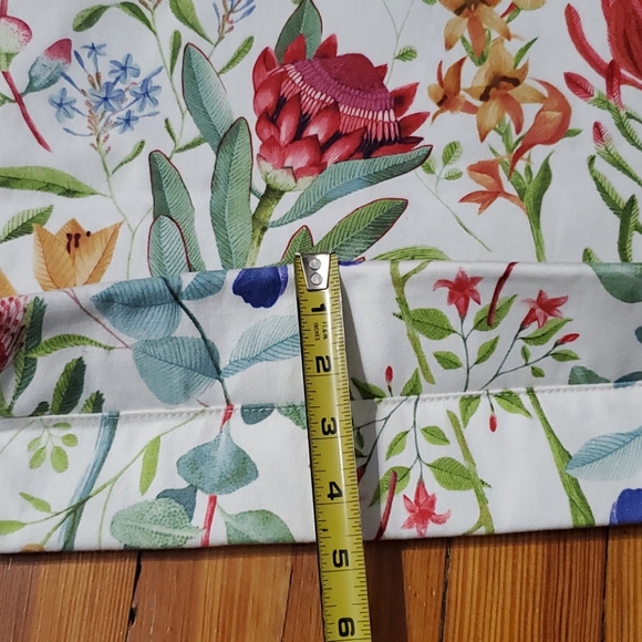 Estee Lauder floral bag. NWOT. - Picture 8 of 8